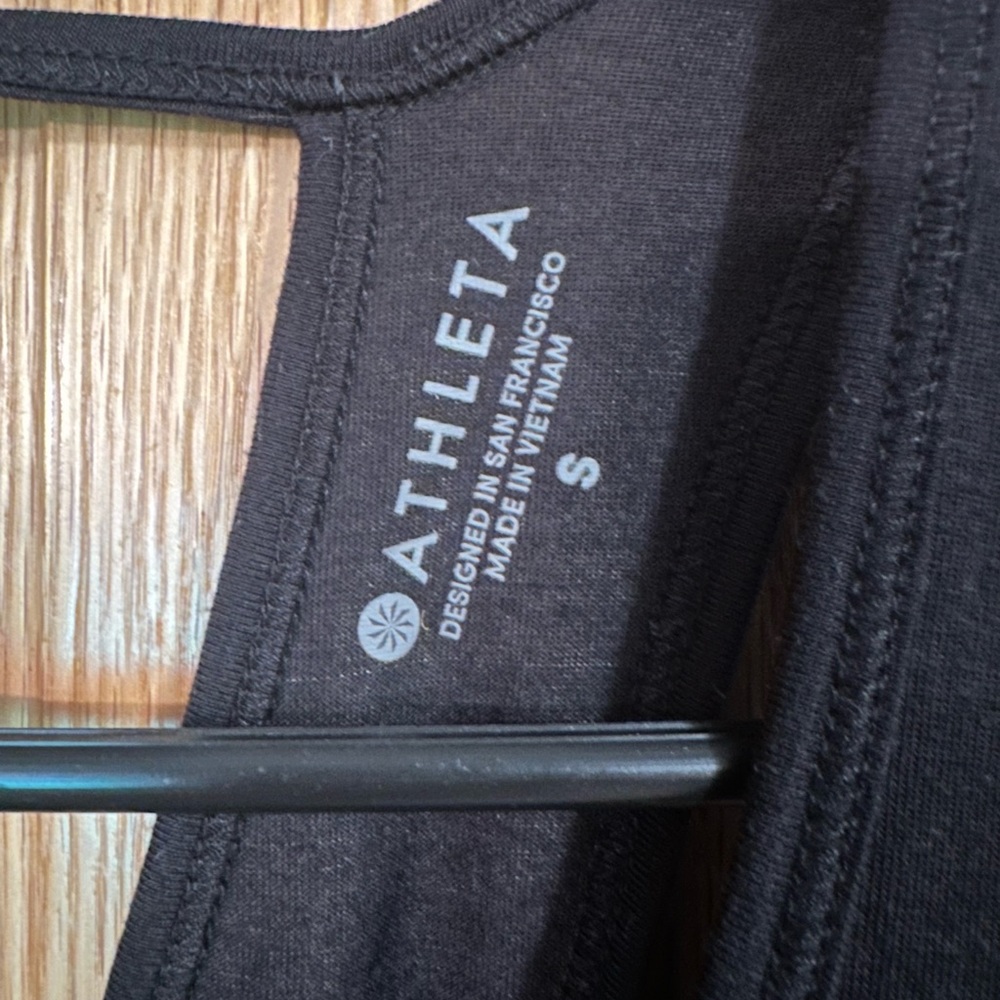 Athleta tank back cross cross women’s size small open back active gym fitness